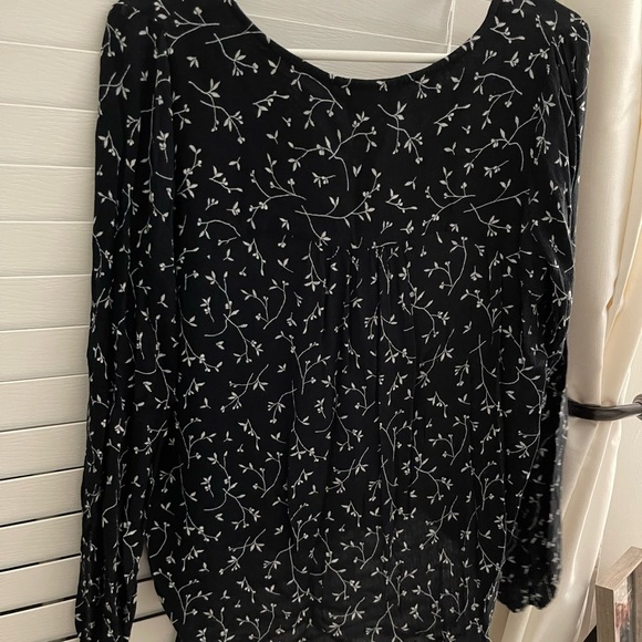 Universal Thread Faux Wrap Top - Picture 3 of 3